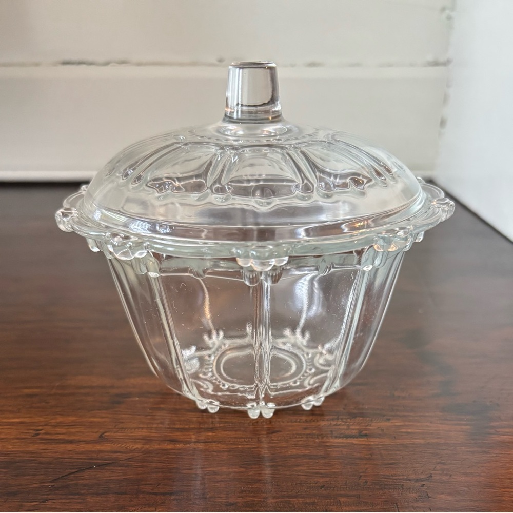 Vintage KIG Indonesia Clear Glass Oyster Pearl Candy Dish With Lid